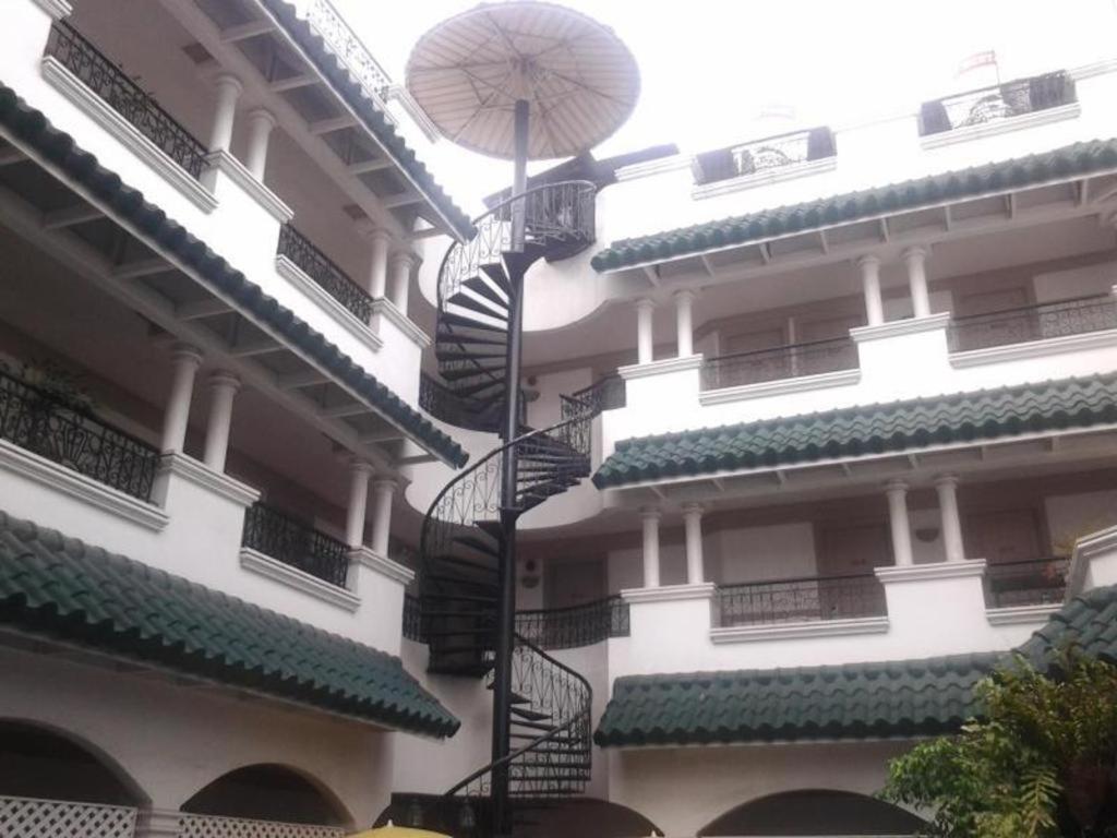 Hotel Galleria Davao Stadt Exterior foto